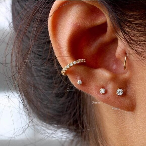 Tiny Silver 3mm CZ Flatback Cartilage Earrings with Screw Back for Helix Tragus - Picture 4 of 7